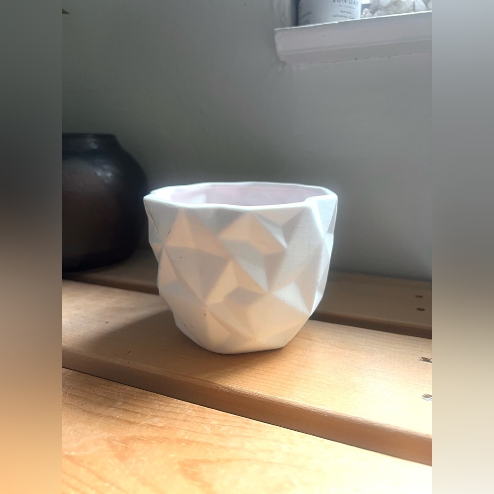 LAB Candle Rose Quartz Richly Scented Geo Ceramic Vase Jar White Faceted Pink